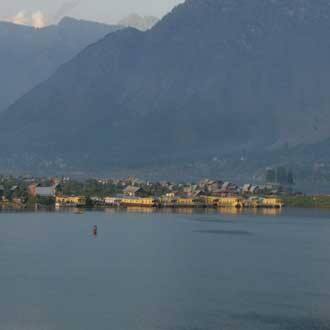 Lotus Retreat Houseboat, Srinagar 1